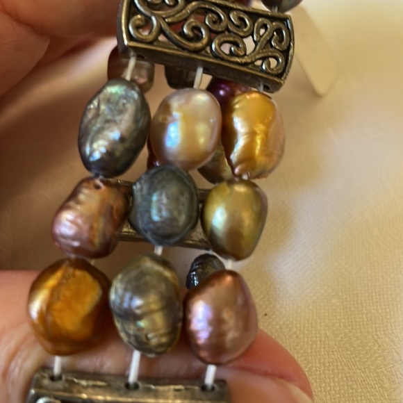 Multicolor pearl stretched three row bracelet - Picture 5 of 6